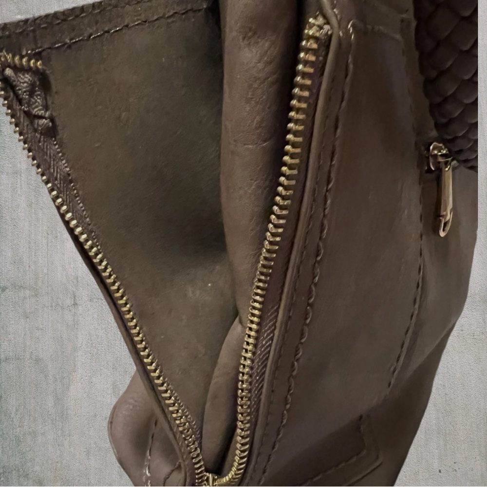 Miztique PU handbag EUC. Versatile styling and craftsmanship. Very luxurious! - Picture 5 of 10
